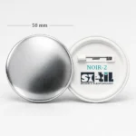NOIR-2 Műanyag hátlapos kitűző 58mm